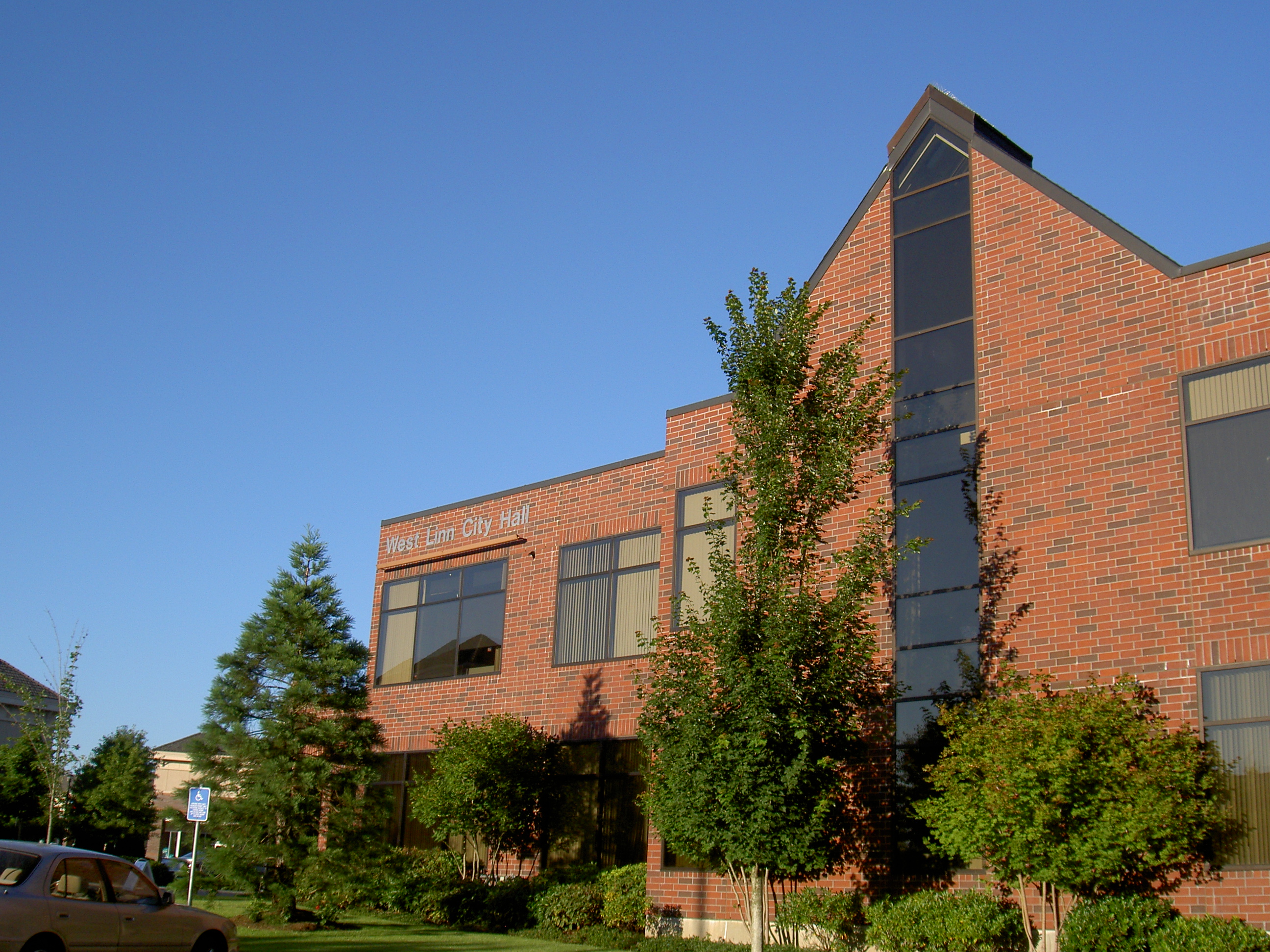 A single-story government building with an American flag out front.