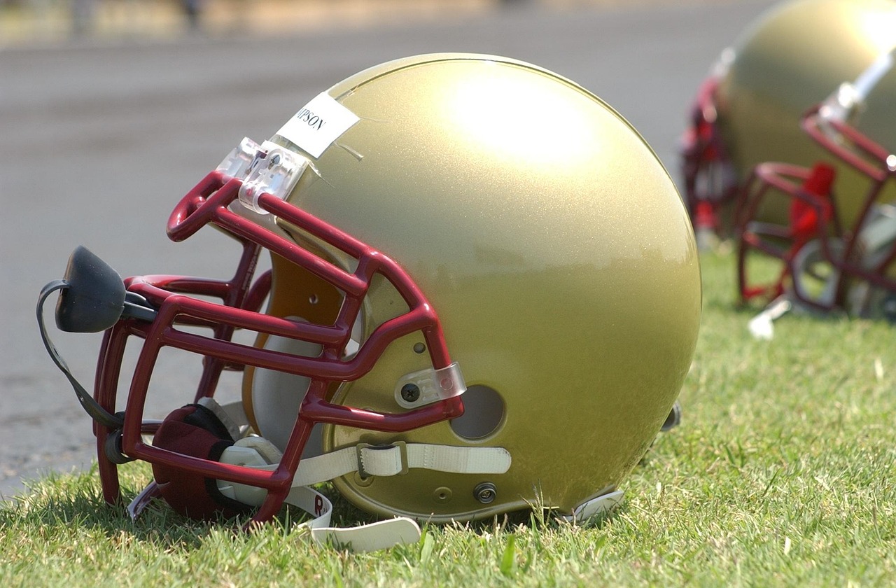 Football helmet, headgear, helmet, sport, equipment, face guard, face mask, american football helmet, football helmet, f