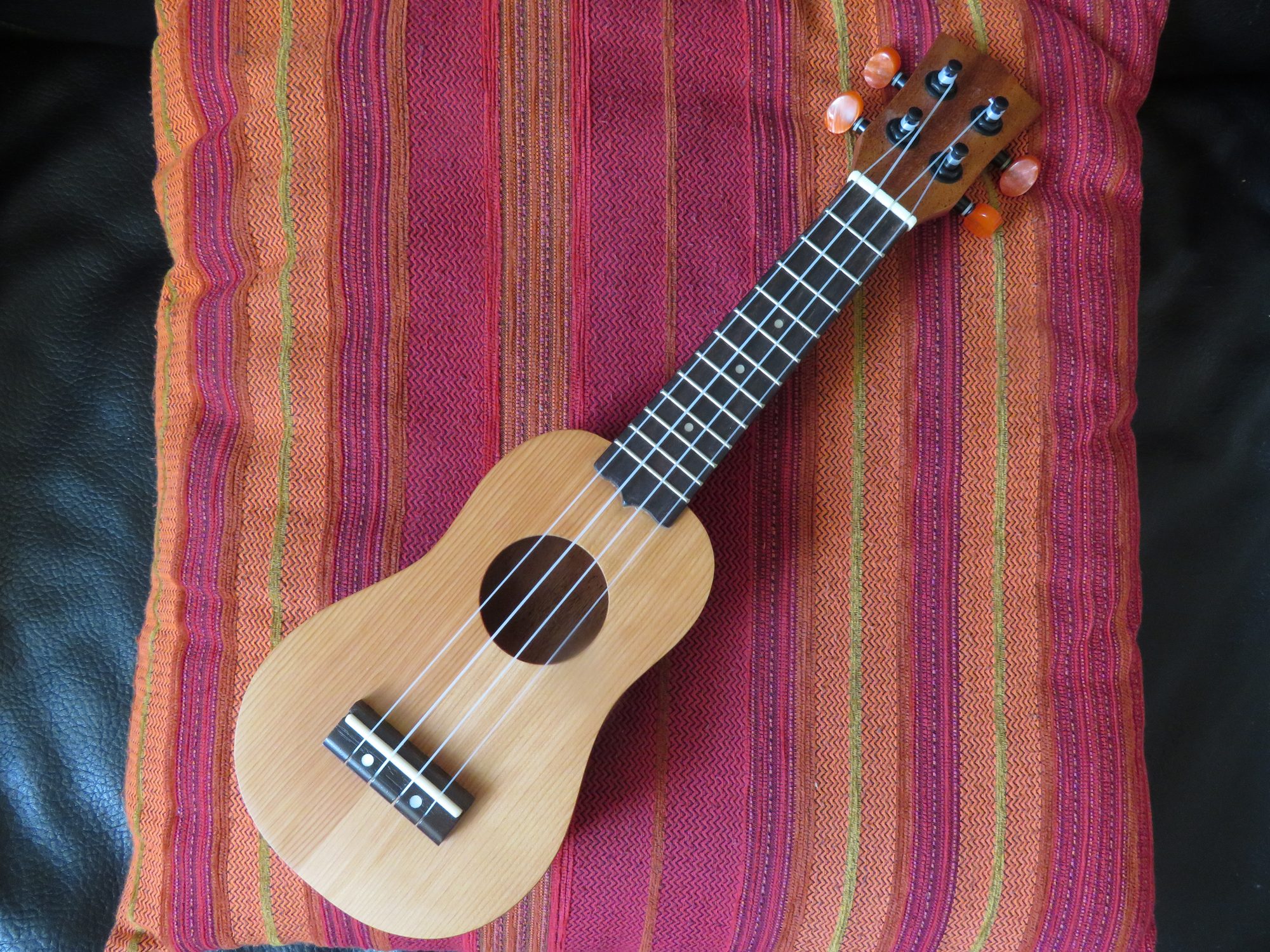 17 inch pocket ukulele branded "ultnice"
