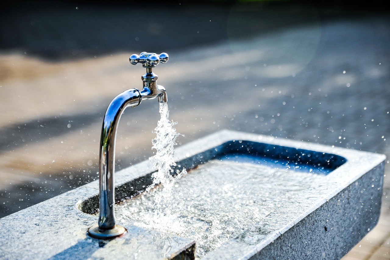 Faucet, sink, tap, tap water, nature, flow, flowing water, fresh water, clean water, wet, splashing, splash, water, foun