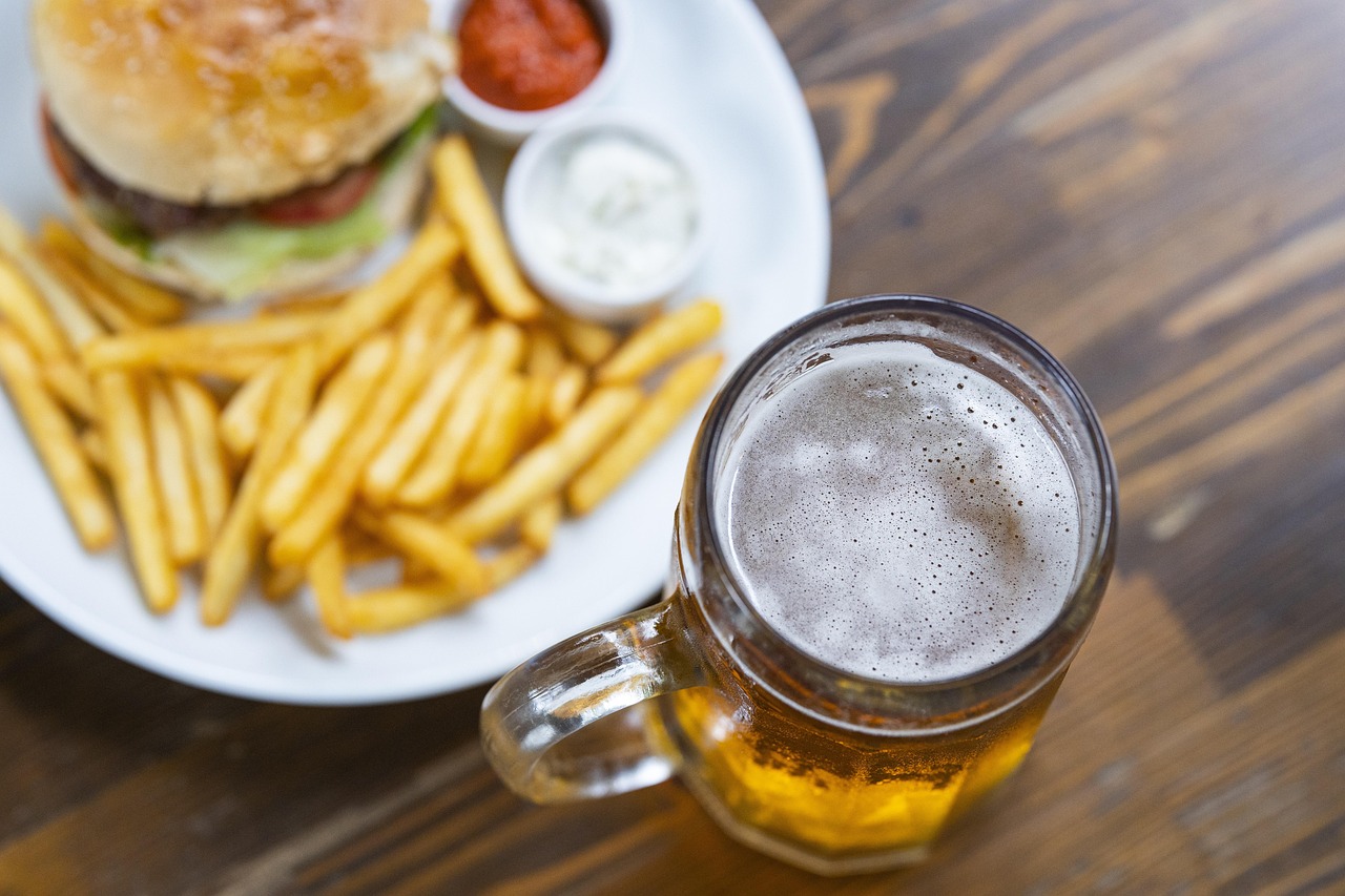 Burger, beer, potatoes, restaurant, food, meat, alcohol, delicious, tomato, cheese, lettuce, fast, drink, calories, snac