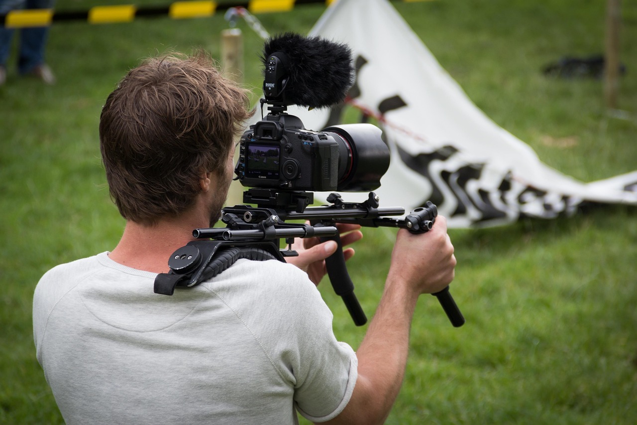 Film, television, video, camera, photo camera, news, film company, camera operator, media, medium, journalist, reporter,