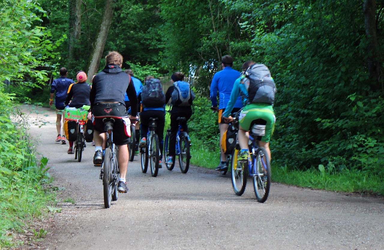 Hobby, leisure time, community, group, people, to go biking, bicycle path, cyclist, ride