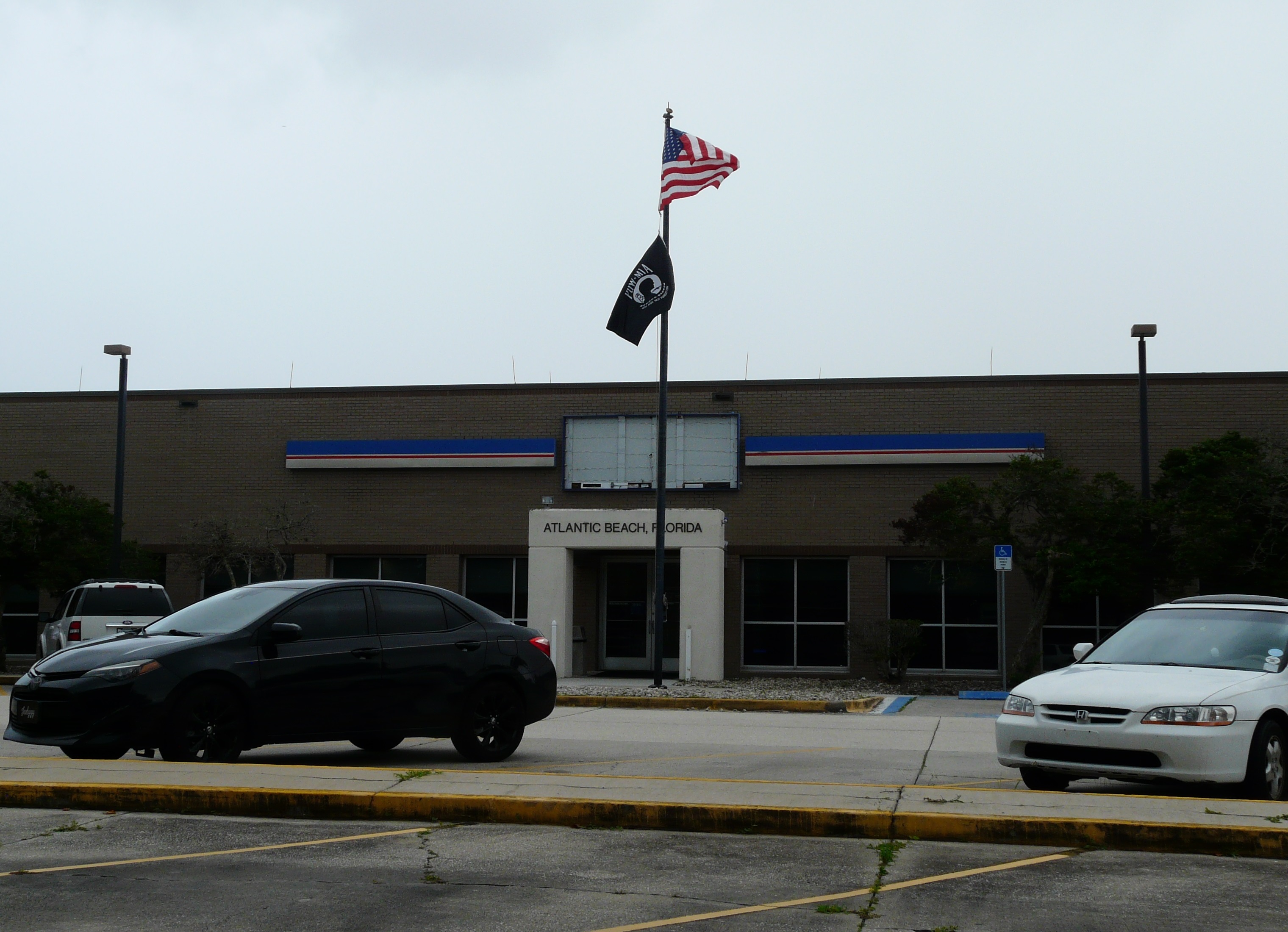 Single-story post office building with American flag on Mayport Road.