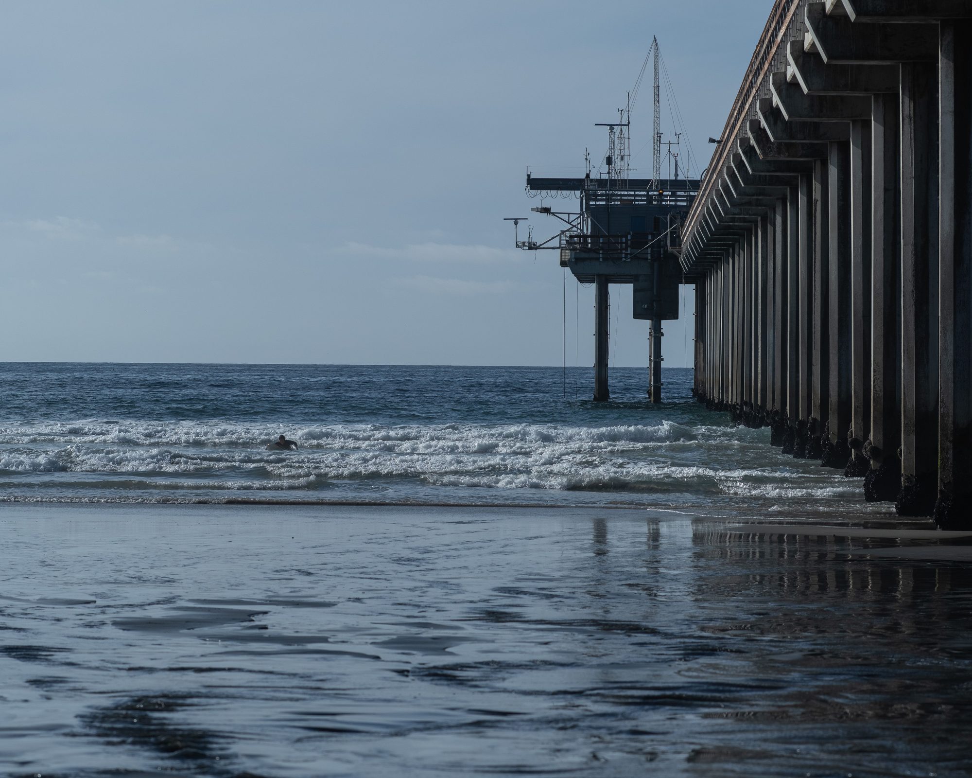 View of the ocean and Scripps Pier in La Jolla, capturing the serene coastal beauty of San Diego.