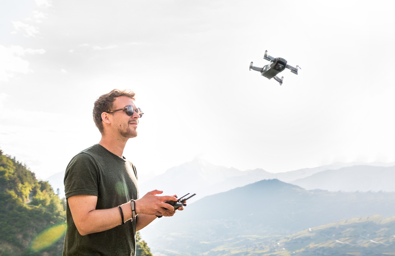 Drone, man, drone pilot, copter, quadrocopter, remotely controlled, flying camera, flying object, young man, hobby, phot