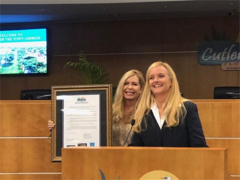 Mary Ann Mixon (right) with Peggy Bell in 2018