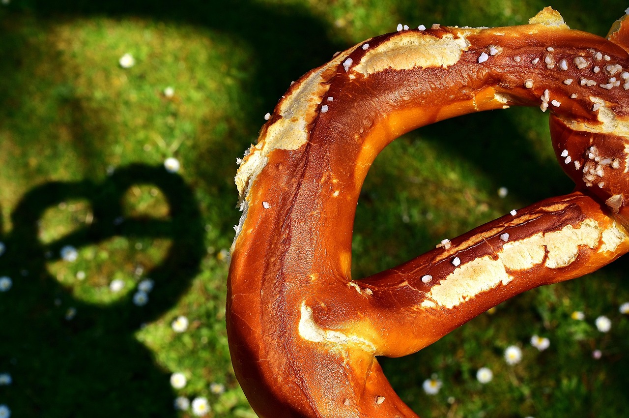 Wiesnbreze, breze, pretzel, gigantic, the shade, giant pretzel, yummy, salty, baked goods, lye roll, specialty, traditio