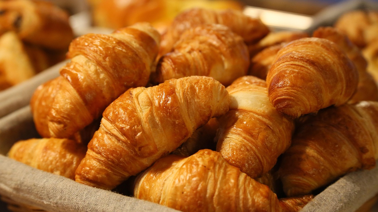 Bread, croissant, morning, puff paste, puff pastry, flaky pastry, bakery, breakfast, dessert, sweet, snack, homemade, de