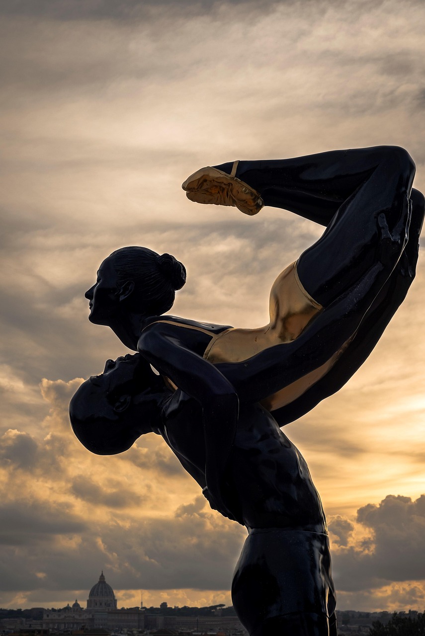 Dancers, couple, sunset, nature, silhouette, roman lights, pincio, rome, art, carole feuerman