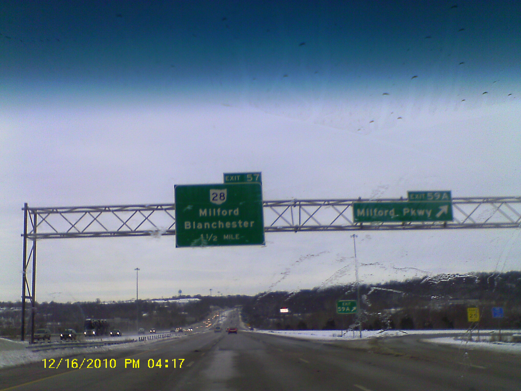 Multi-lane Ohio interstate highway with green overhead exit signs.