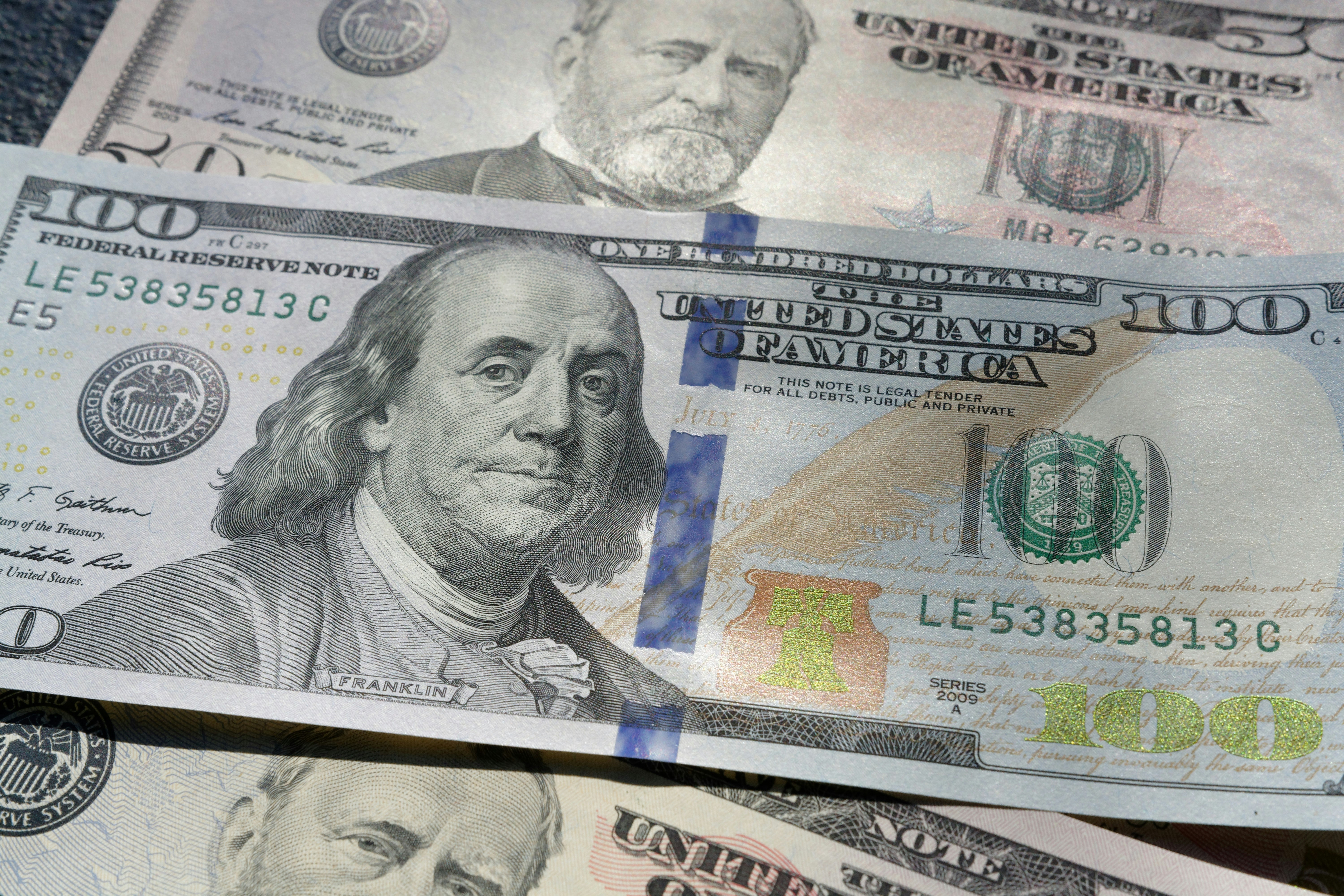 benjamin franklin on the us $100 bill