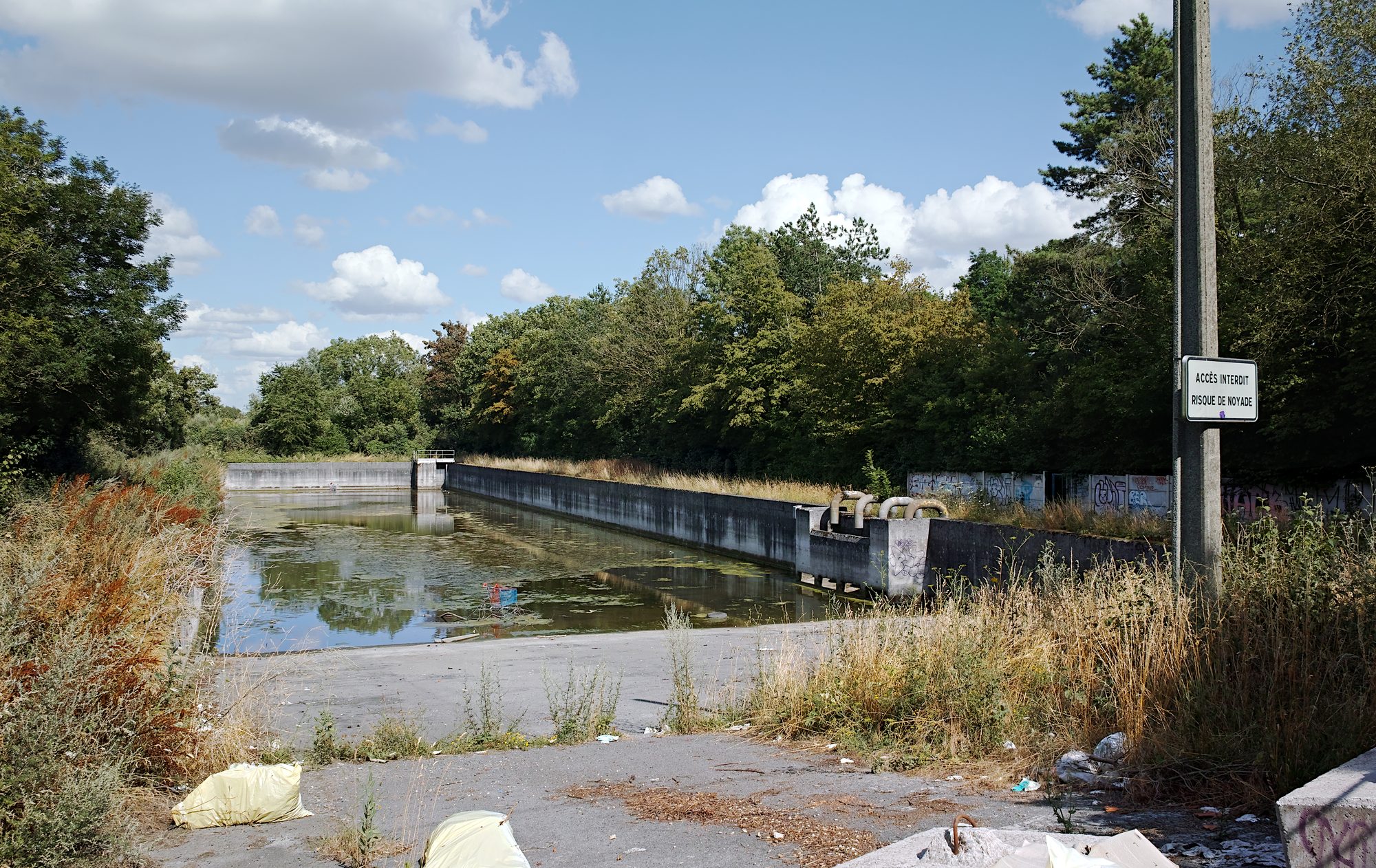 Retention pond, Rue de Lompret, in Lille-Lomme.