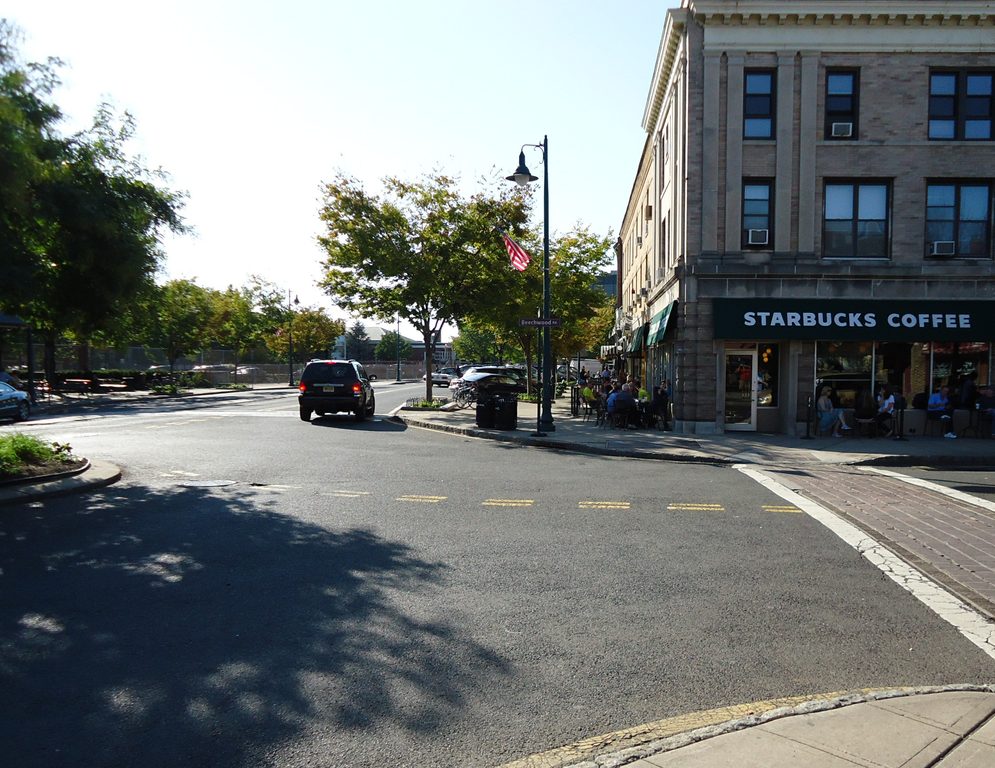 The downtown area of Summit, New Jersey was renovated to expand sidewalks, permitting restaurant-goers to dine outdoors.