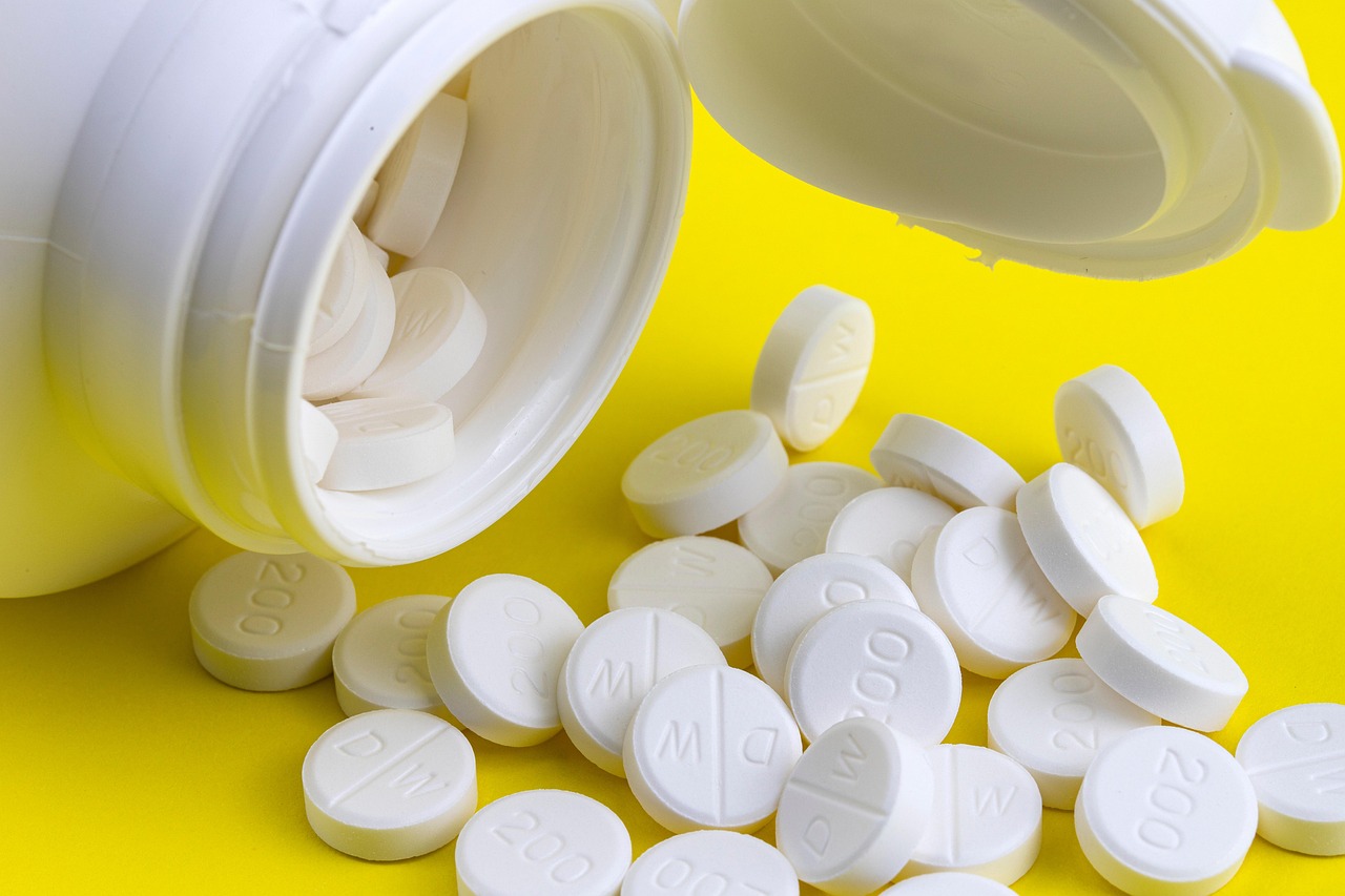 Tablets, medicine, supplement, vitamin, pharmaceutical, cure, medical treatment, remedy, pill, prescription, medicine, m