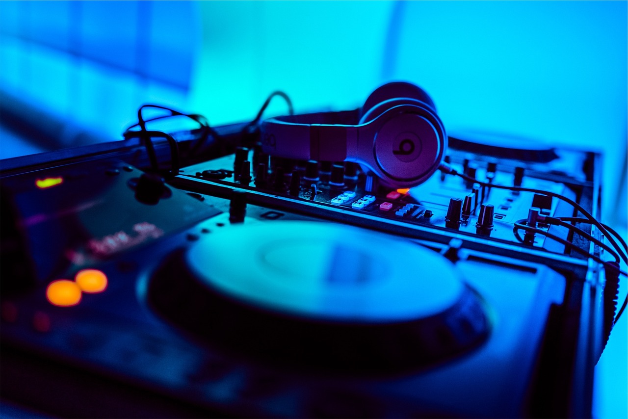 Pioneer, cdj2000, dj, equipment, mixer, music, headphones, beats, turntable, audio, nightclub, nightlife, edm, blue musi