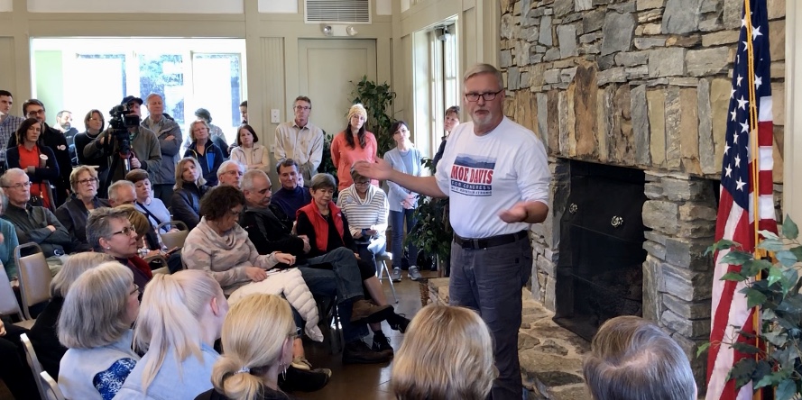 Moe Davis discusses Duke Energy coal ash landfill controversy with community activists