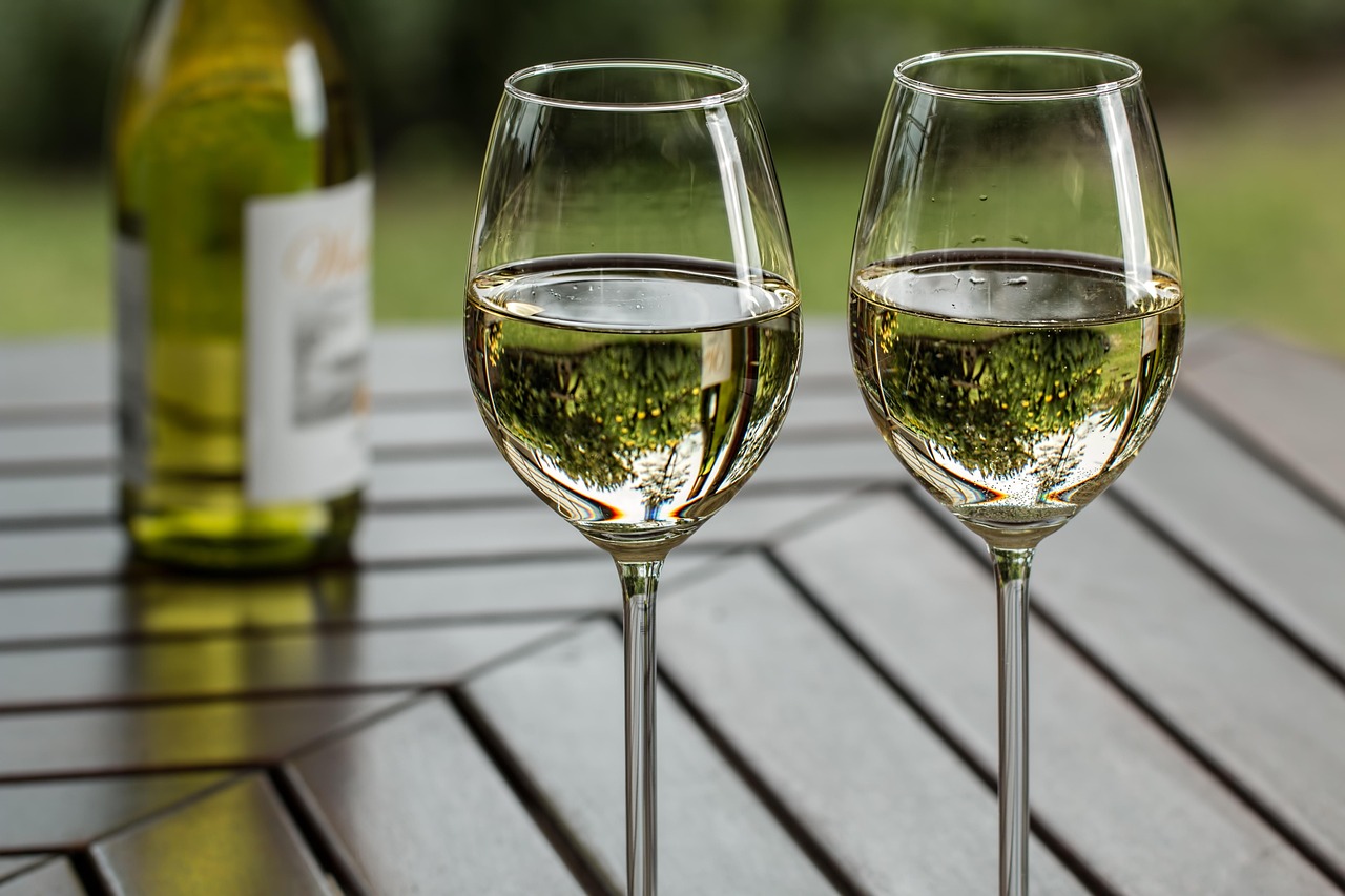 Wine, wineglass, leisure, drink, alcohol, glass, beverage, bottle, white wine, chardonnay, alcoholic, relaxation, celebr