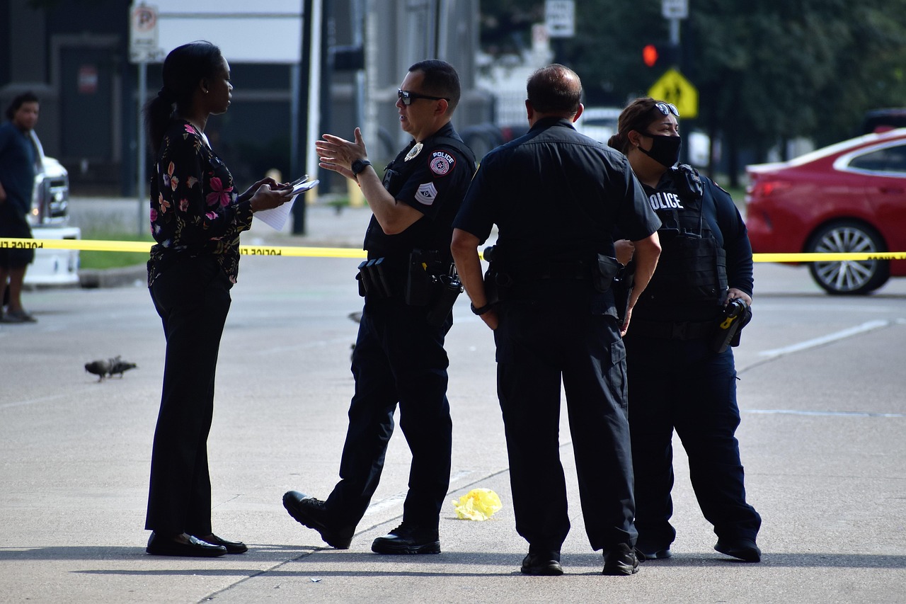 African american woman, detective, cops, mexican, latino, teamwork, communication, houston, texas, crime scene, undercov
