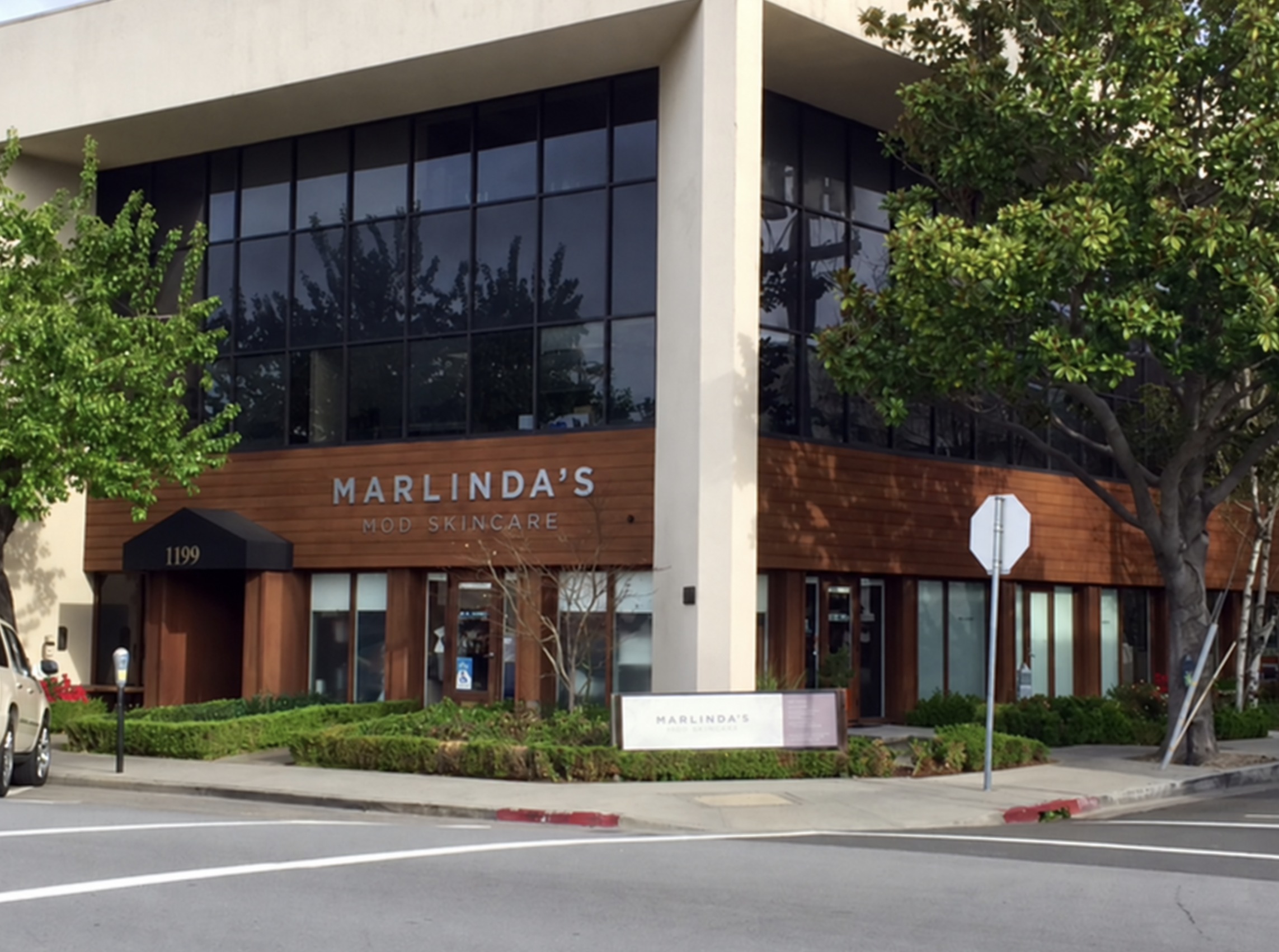 Marlinda’s MOD Skincare storefront with wood siding and large windows.