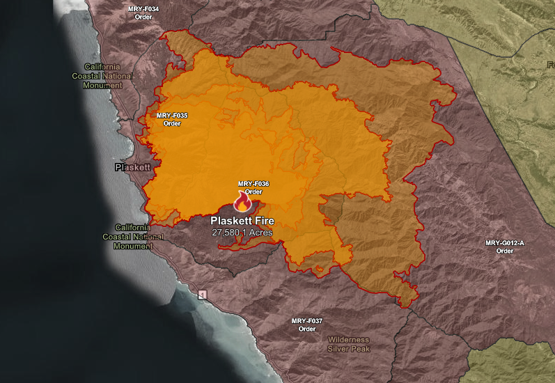 Cal Fire incident map showing the Plaskett Fire's orange burn perimeter covering 27,580 acres near Plaskett and the California Coastal National Monument in Monterey County, with red-outlined evacuation order zones.